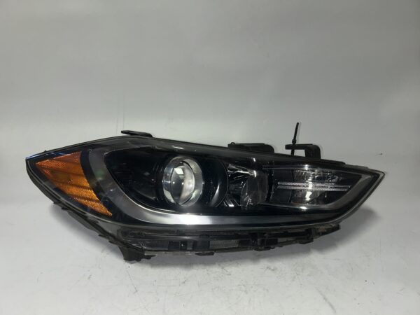 IMG_0011 2017-2018 Hyundai Elantra Halogen Right Passenger HeadLight OEM