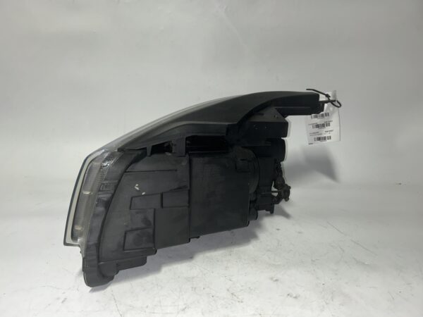 2016-2018 KIA SORENTO Right Passenger Headlight Halogen Bar Type LED Accents OEM