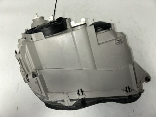 2001-2004 MERCEDES Benz C230 C240 C320 C-Class w/Bulb Driver Side Halogen Headlight OEM