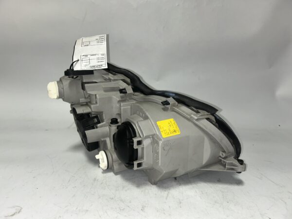 2001-2004 MERCEDES Benz C230 C240 C320 C-Class w/Bulb Driver Side Halogen Headlight OEM