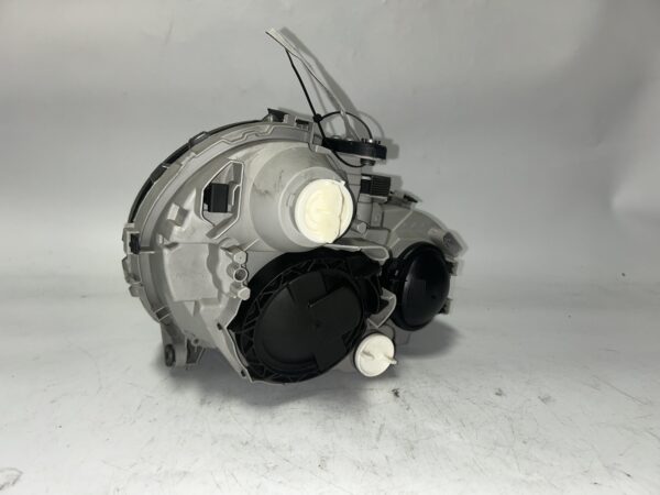 2001-2004 MERCEDES Benz C230 C240 C320 C-Class w/Bulb Driver Side Halogen Headlight OEM