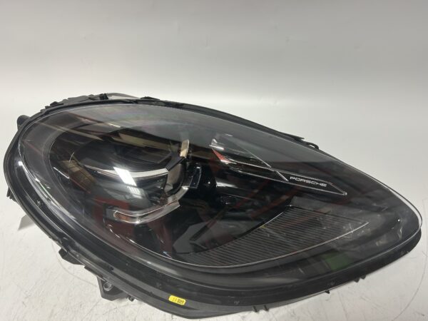 IMG_1837_20260418_050700 2022-2024 Porsche Macan LED Headlight BLACK RIGHT OEM 95B.941.016.H