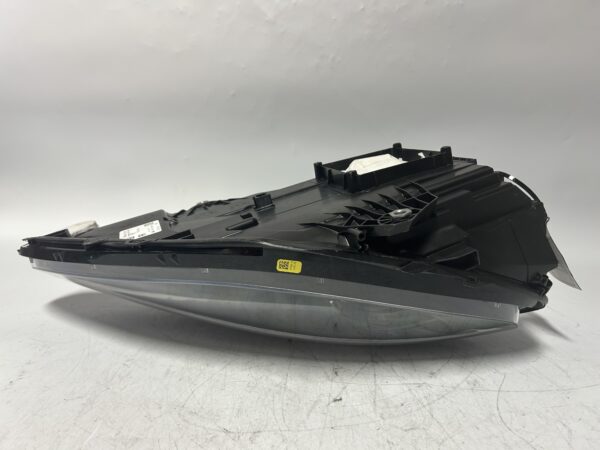 IMG_1842_20260418_050704 2022-2024 Porsche Macan LED Headlight BLACK RIGHT OEM 95B.941.016.H