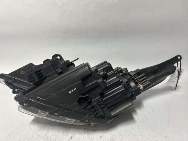 IMG_1910 2024 2025 Kia Seltos RIGHT PASSENGER Headlight Halogen w/LED 92101-Q5630