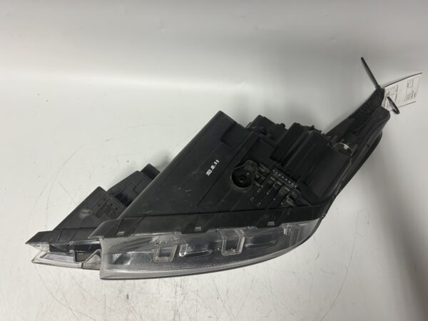 IMG_1914 2024 2025 Kia Seltos RIGHT PASSENGER Headlight Halogen w/LED 92101-Q5630
