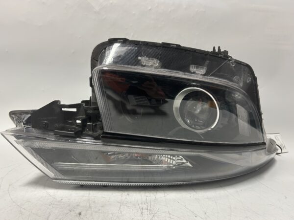IMG_1915 2024 2025 Kia Seltos RIGHT PASSENGER Headlight Halogen w/LED 92101-Q5630