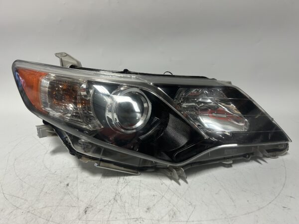 IMG_1945_20260418_050913 2012-2014 TOYOTA CAMRY black trim (SE) Right side headlight 8111006800