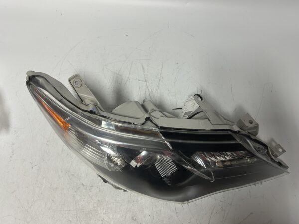 IMG_1946_20260418_050913 2012-2014 TOYOTA CAMRY black trim (SE) Right side headlight 8111006800