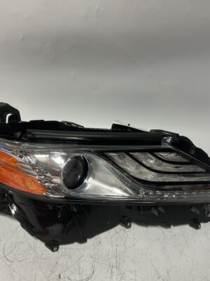 OEM 2018 2019 2020 Toyota CAMRY Right Passenger Side Headlight Assembly