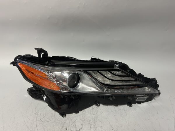 IMG_2059 OEM 2018 2019 2020 Toyota CAMRY Right Passenger Side Headlight Assembly