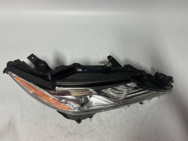 IMG_2060 OEM 2018 2019 2020 Toyota CAMRY Right Passenger Side Headlight Assembly