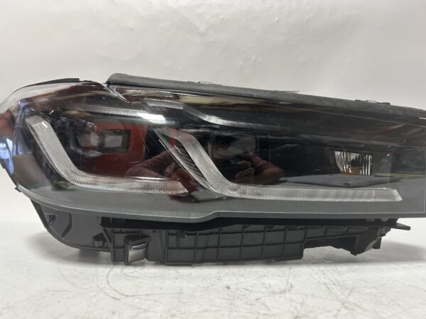 OEM 2021-2022 BMW 5 Series G30 530I LED Headlight Black Right Side Assembly