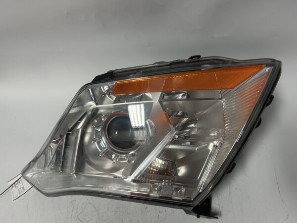 IMG_2145 OEM 2014-2016 Cadillac SRX Passenger Right Headlight Assembly Halogen 23315409