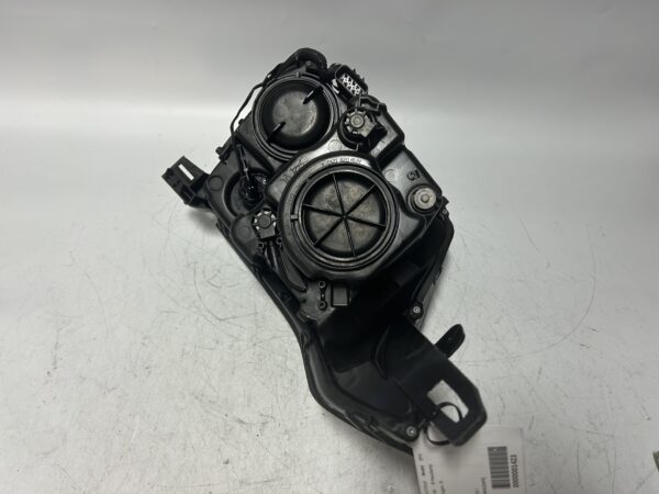 IMG_2147 OEM 2014-2016 Cadillac SRX Passenger Right Headlight Assembly Halogen 23315409