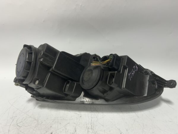 IMG_2190 2005-2010 Volkswagen Rabbit Jetta GTI Right Headlight Lamp 1K6941006S OEM