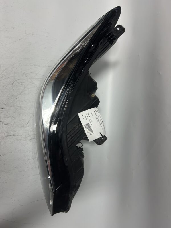 IMG_2220 OEM 07-13 CHEVY AVALANCHE Passenger Side Right Headlamp Head Lamp Light
