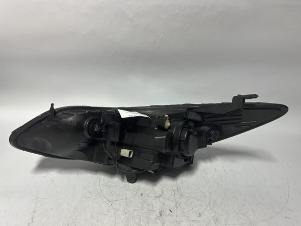 IMG_2222 OEM 07-13 CHEVY AVALANCHE Passenger Side Right Headlamp Head Lamp Light