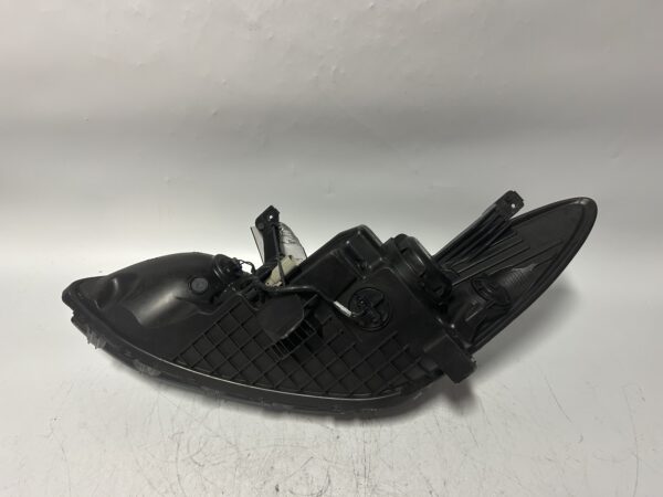 IMG_2224 OEM 07-13 CHEVY AVALANCHE Passenger Side Right Headlamp Head Lamp Light