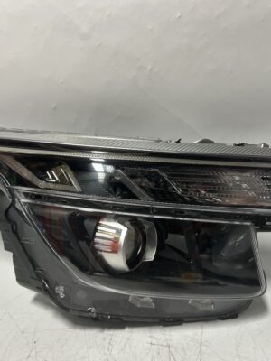 IMG_2234 OEM 2021-2023 KIA SELTOS HALOGEN LED PASSENGER Right Side Headlight 92102-Q513