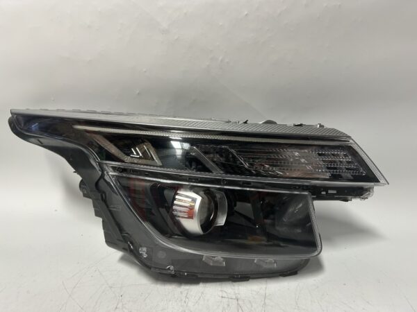 IMG_2234 OEM 2021-2023 KIA SELTOS HALOGEN LED PASSENGER Right Side Headlight 92102-Q513