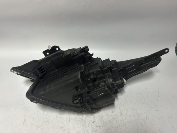 IMG_2237 OEM 2021-2023 KIA SELTOS HALOGEN LED PASSENGER Right Side Headlight 92102-Q513