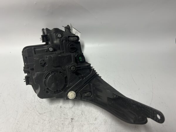 IMG_2238 OEM 2021-2023 KIA SELTOS HALOGEN LED PASSENGER Right Side Headlight 92102-Q513