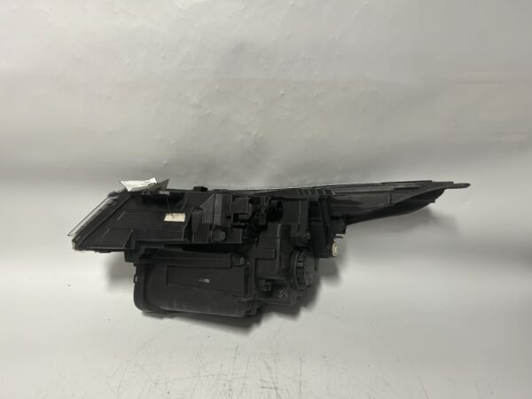 IMG_2239 OEM 2021-2023 KIA SELTOS HALOGEN LED PASSENGER Right Side Headlight 92102-Q513