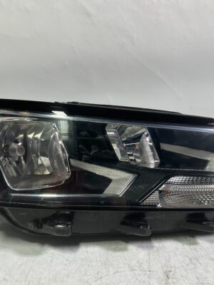 IMG_3597 OEM 2016-2019 VOLKWAGEN PASSAT RIGHT SIDE HEADLIGHT Halogen Headlamp