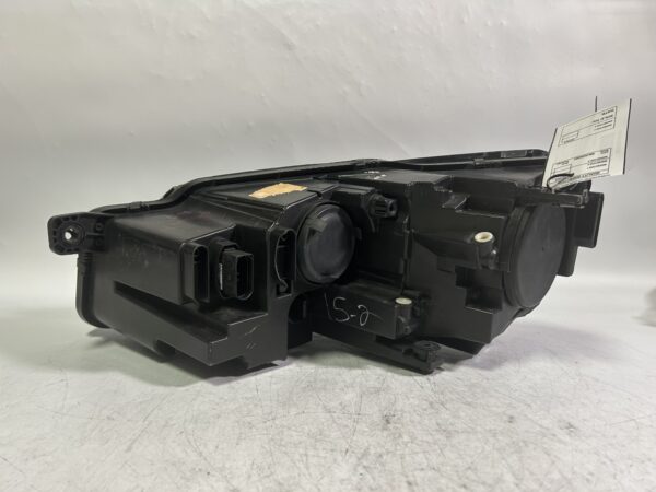 OEM 2016-2019 VOLKWAGEN PASSAT  RIGHT SIDE HEADLIGHT Halogen Headlamp