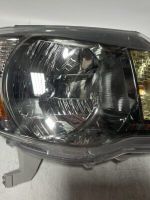 IMG_3702 OEM 2005-2007 TOYOTA TACOMA Right RH Passenger Side Headlight Headlamp