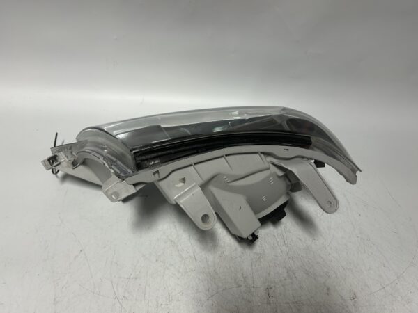 IMG_3703 OEM 2005-2007 TOYOTA TACOMA Right RH Passenger Side Headlight Headlamp