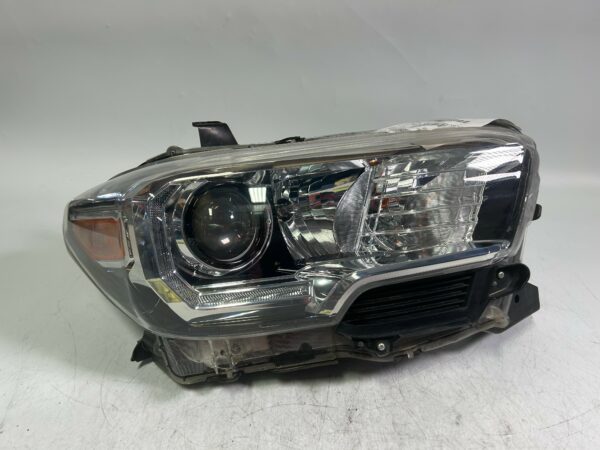 IMG_3885 2016-2021 Toyota Tacoma Halogen LED DRL Headlight Assembly Black Right OEM