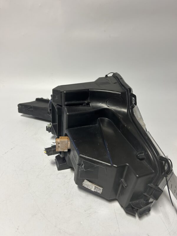 IMG_8963 2017-2019 GMC Acadia Passenger Side Halogen Headlight Assembly OEM