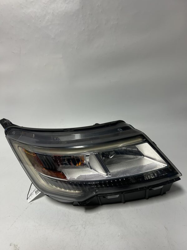 IMG_9033 2018-2019 Ford Explorer Passenger Right Headlight OEM