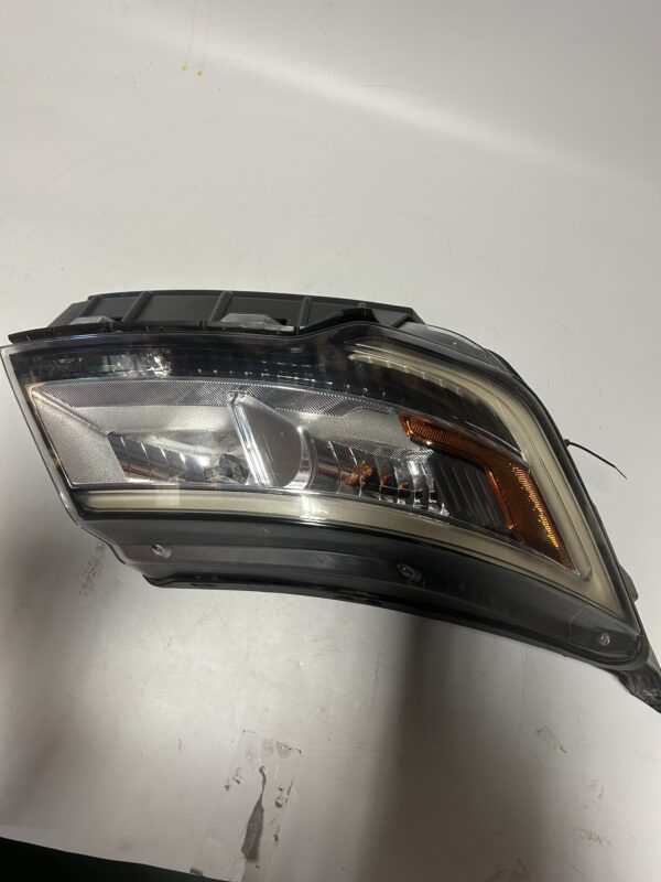 IMG_9036 2018-2019 Ford Explorer Passenger Right Headlight OEM