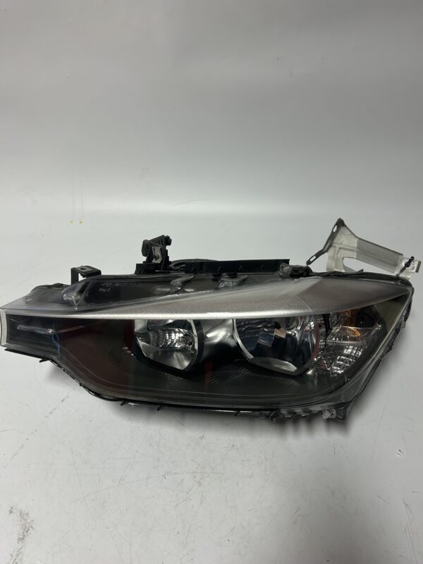 IMG_9040 2012-2015 BMW 320I 328i 335i DRIVER LEFT FRONT HALOGEN HEADLIGHT OEM