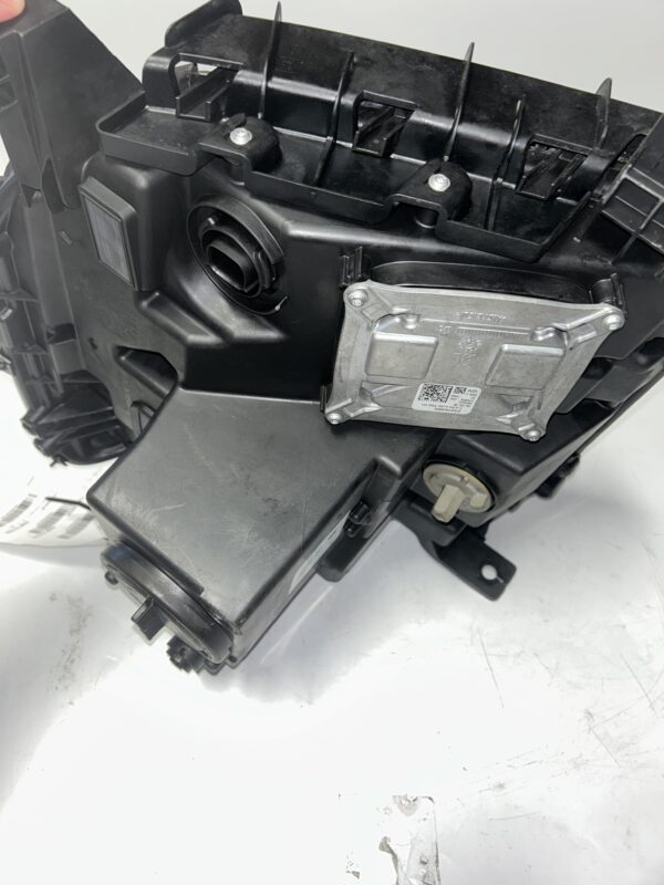 IMG_9153 2016-2019 GMC Sierra 1500 Right Passenger Headlight Assembly OEM