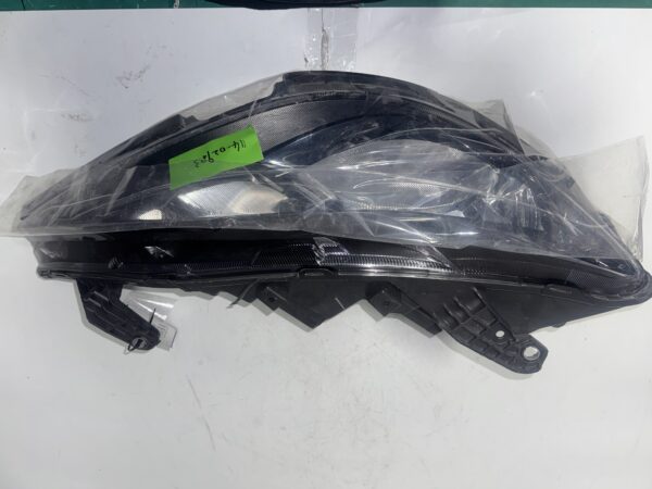 IMG_9207 2017-2025 Chrysler Halogen Right Side Headlight Assembly OEM