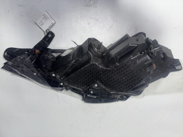 IMG_9208 2017-2025 Chrysler Halogen Right Side Headlight Assembly OEM