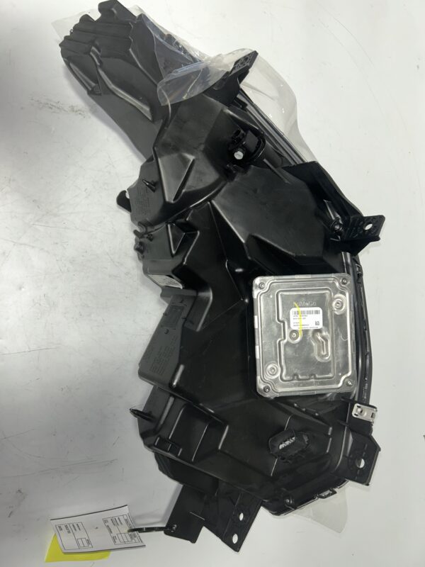 IMG_9237 2020-2024 Ford Explorer Passenger Right Headlight OEM