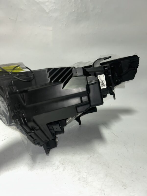 IMG_9240 2020-2024 Ford Explorer Passenger Right Headlight OEM