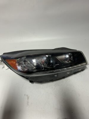 2019-2020 Kia Sorento Halogen Right Passenger Headlight OEM