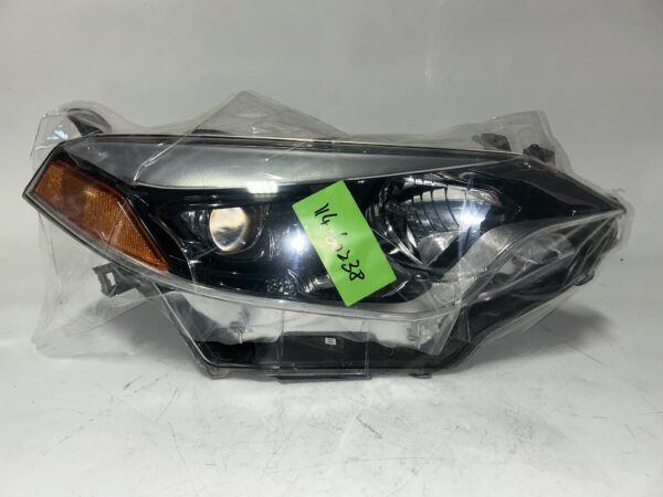 IMG_9585 2014-2016 Toyota Corolla Passenger Side Right Headlight Assembly OEM