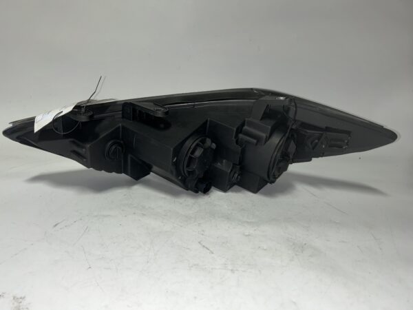 IMG_9641 2017-2018 Hyundai Elantra Passenger RH HeadLight Lamp OEM