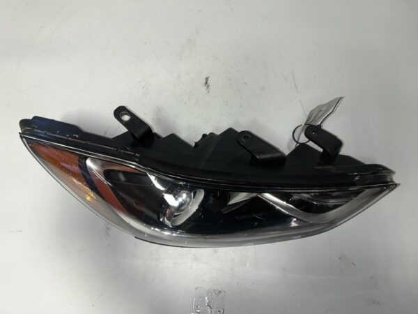 IMG_9642 2017-2018 Hyundai Elantra Passenger RH HeadLight Lamp OEM