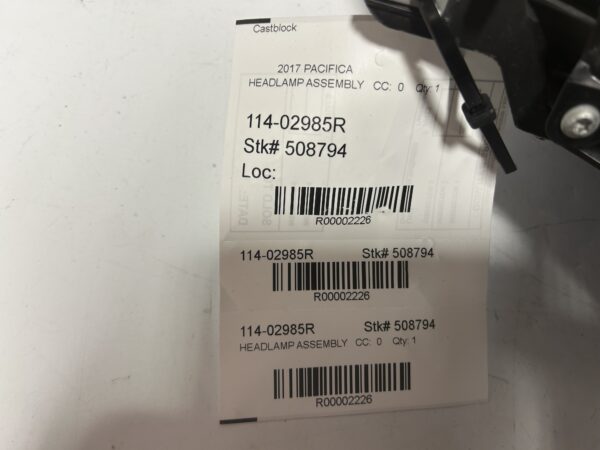 IMG_E2794 2017-2022 Chrysler Pacifica Mopar Passenger Right Headlight Halogen 68228946 OEM