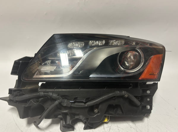 2010-2012 AUDI Q5 xenon (HID) headlight Left side self adjusting 8K0941597E