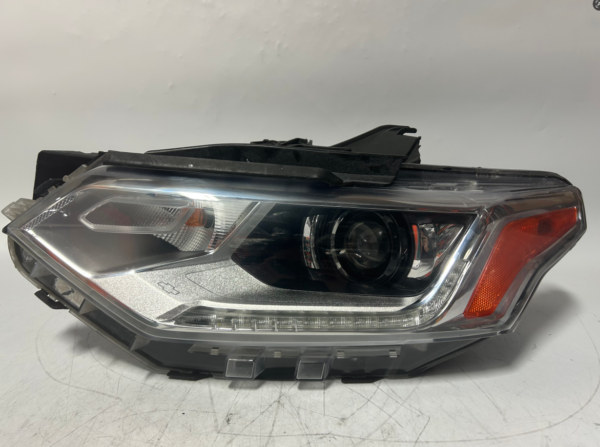 2018-2021 Chevrolet Traverse Left Driver Side Xenon HID Headlight OEM 84887857