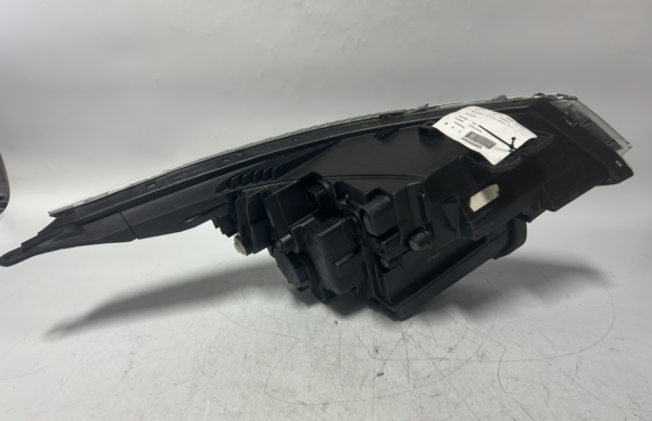 2021-2023 Kia Seltos Left side Halogen w/led Headlight 92101-Q5020