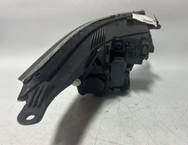 2021-2023 Kia Seltos Left side Halogen w/led Headlight 92101-Q5020